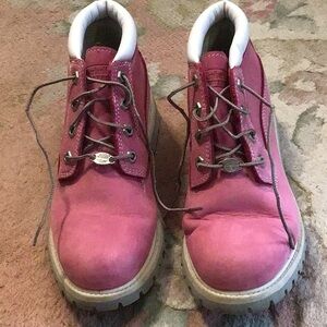 E UC, PINK TIMBERLAND BOOTS SIZE 8 M,Wore for ski trip once,No wear damages